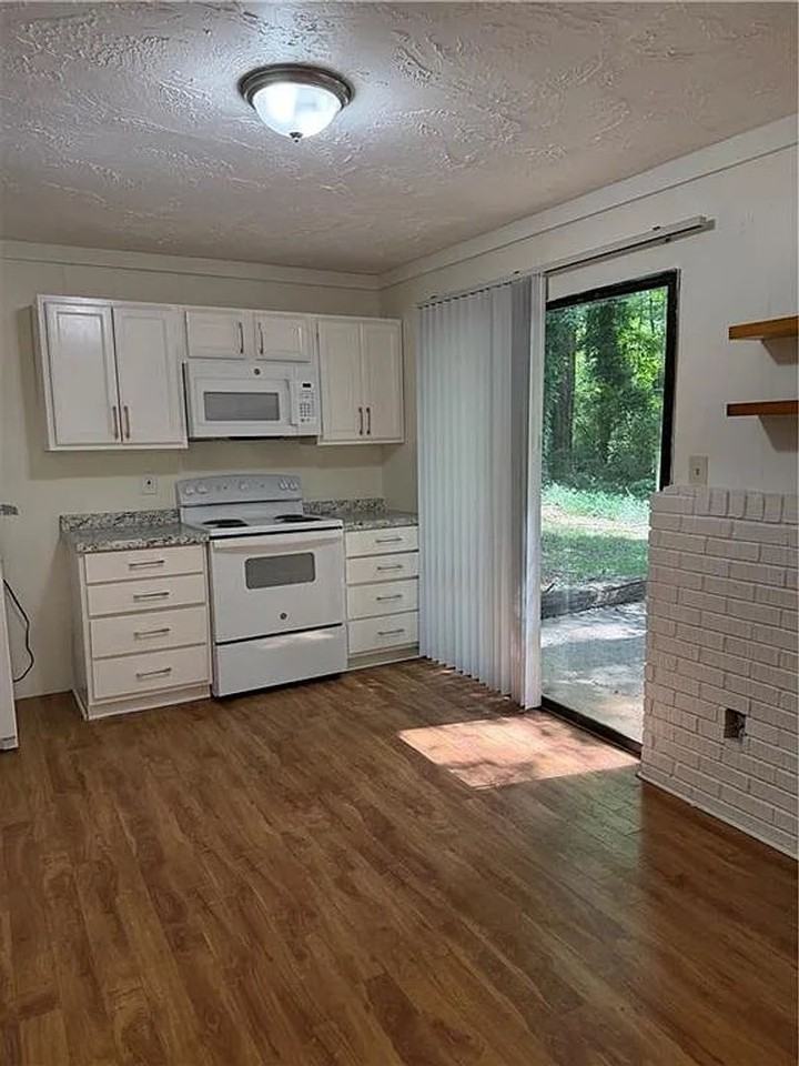 721 Wedgewood Dr - Photo 2 of 21