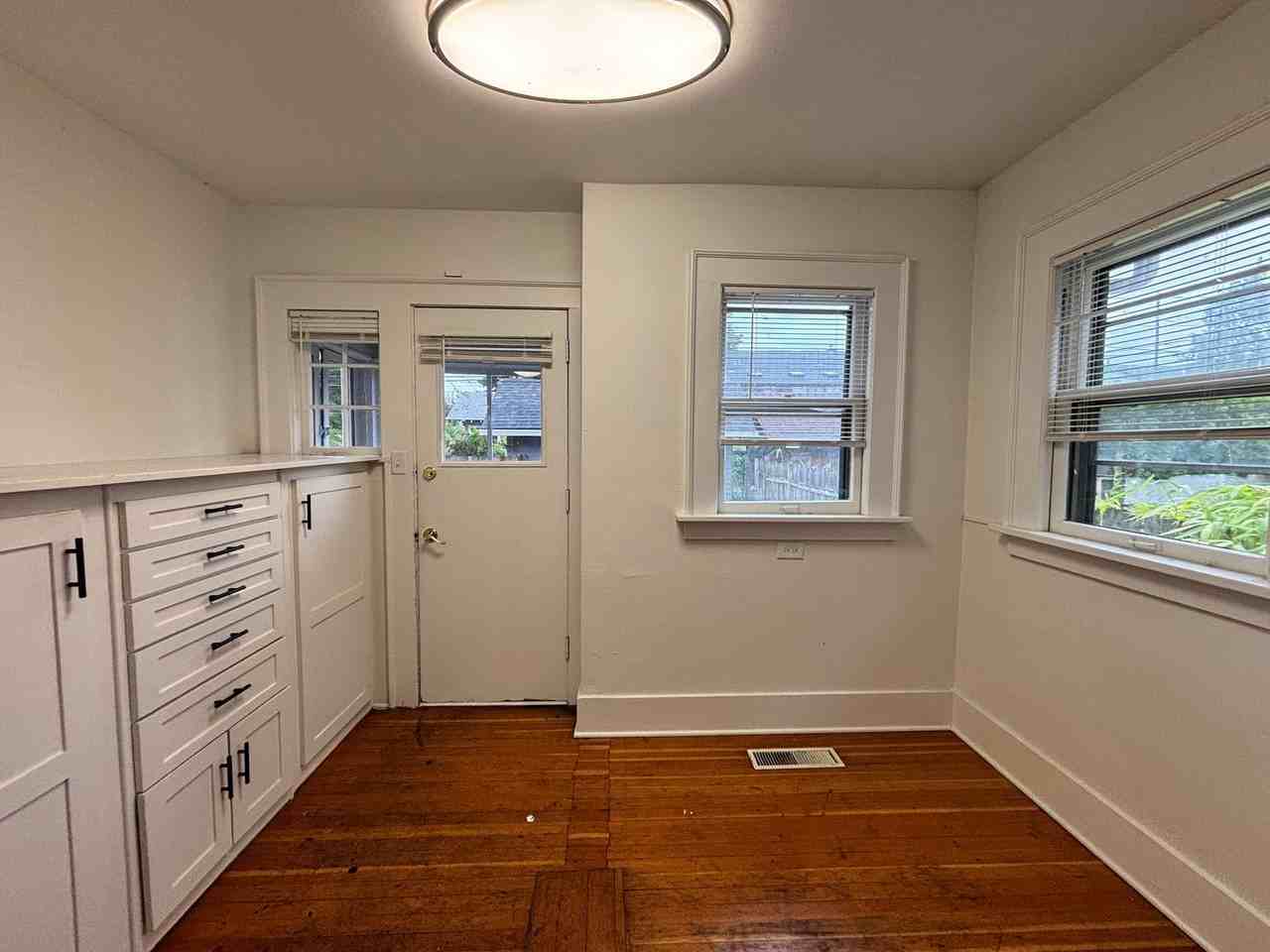 5334 Northeast Mallory Avenue - Photo 6 of 30