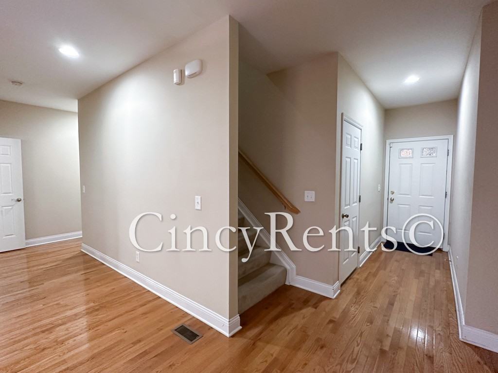 2933 Eden Ave #2933 - Photo 2 of 31