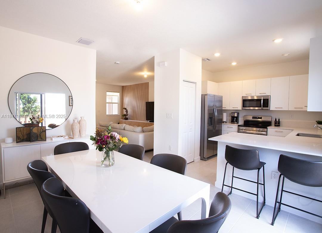 12309 Nw 24th Pl #12309 - Photo 2 of 11