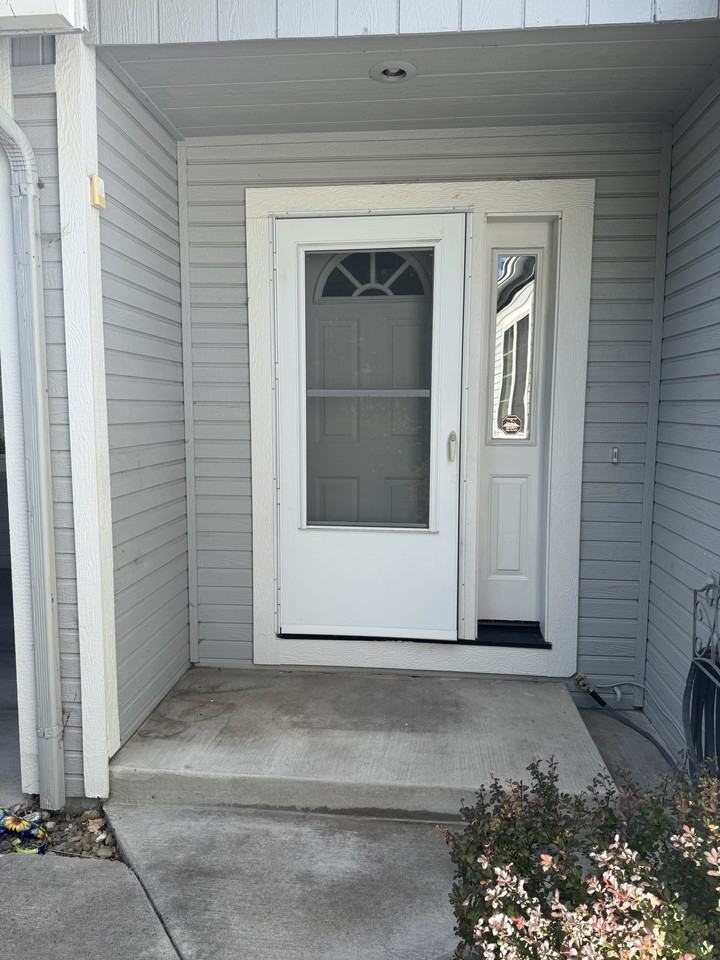 1028 Aspen Grove Cir #NA - Photo 2 of 12