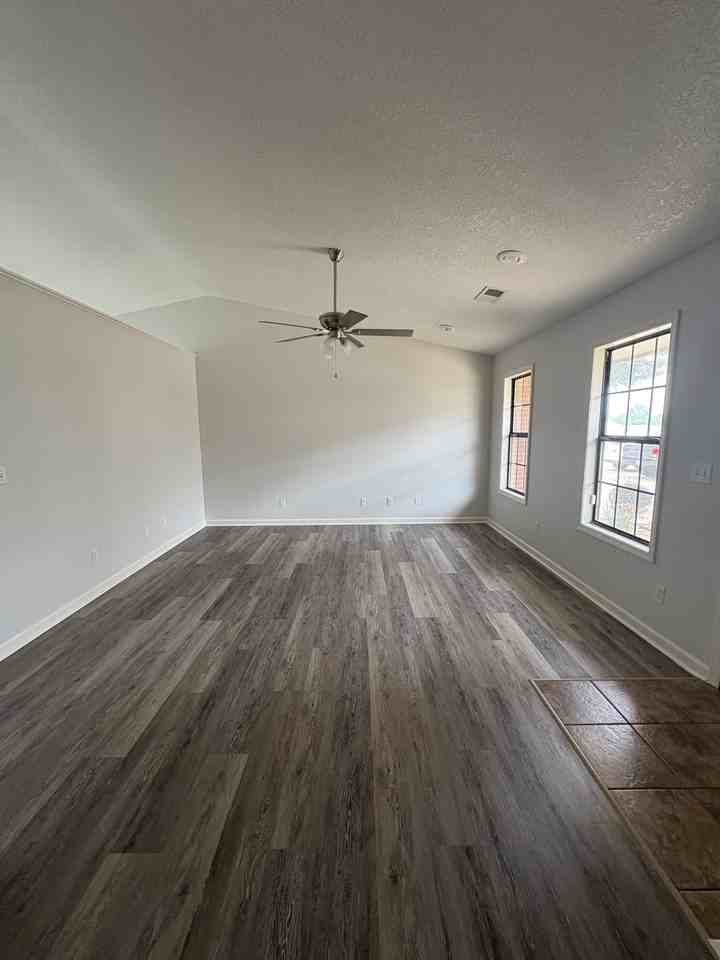 1407 Lakewood Dr #8 - Photo 2 of 6