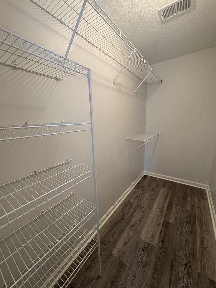 1407 Lakewood Dr #8 - Photo 5 of 6