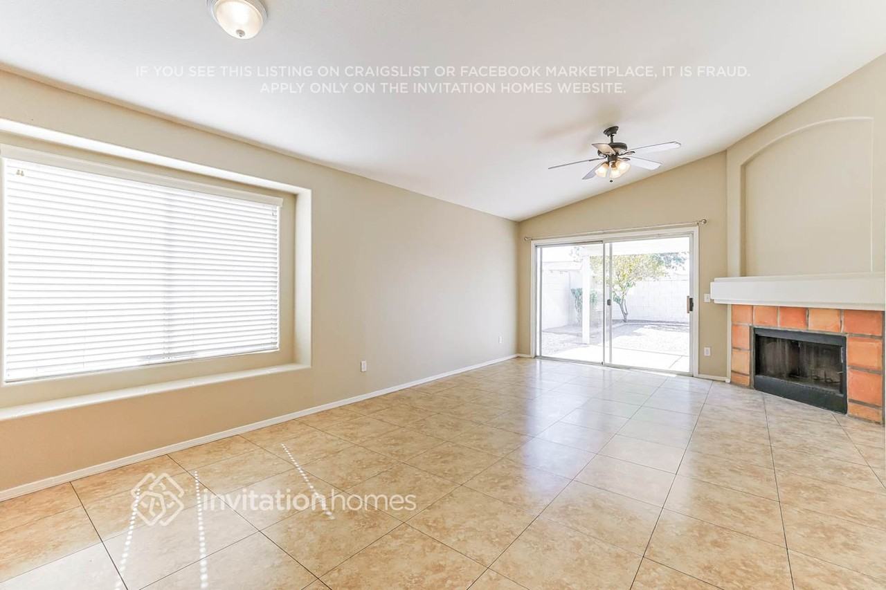 1391 E Gary Dr - Photo 3 of 17