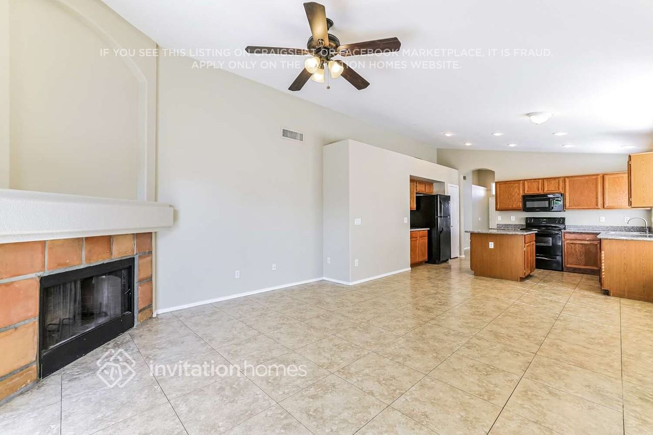 1391 E Gary Dr - Photo 4 of 17
