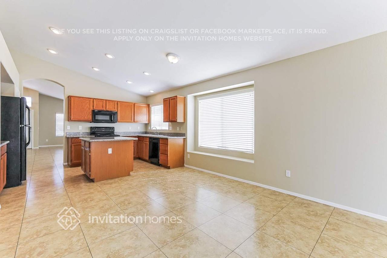 1391 E Gary Dr - Photo 5 of 17