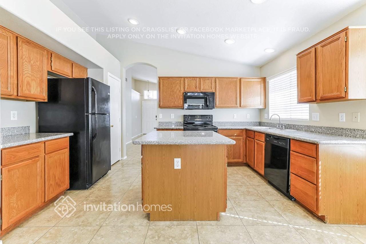 1391 E Gary Dr - Photo 6 of 17