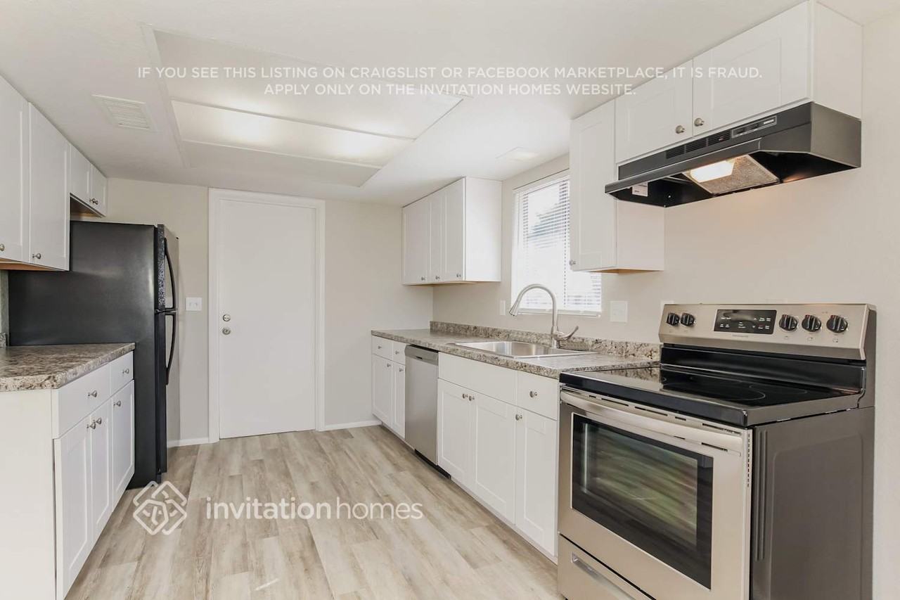 4316 North 106th Drive - Photo 5 of 15