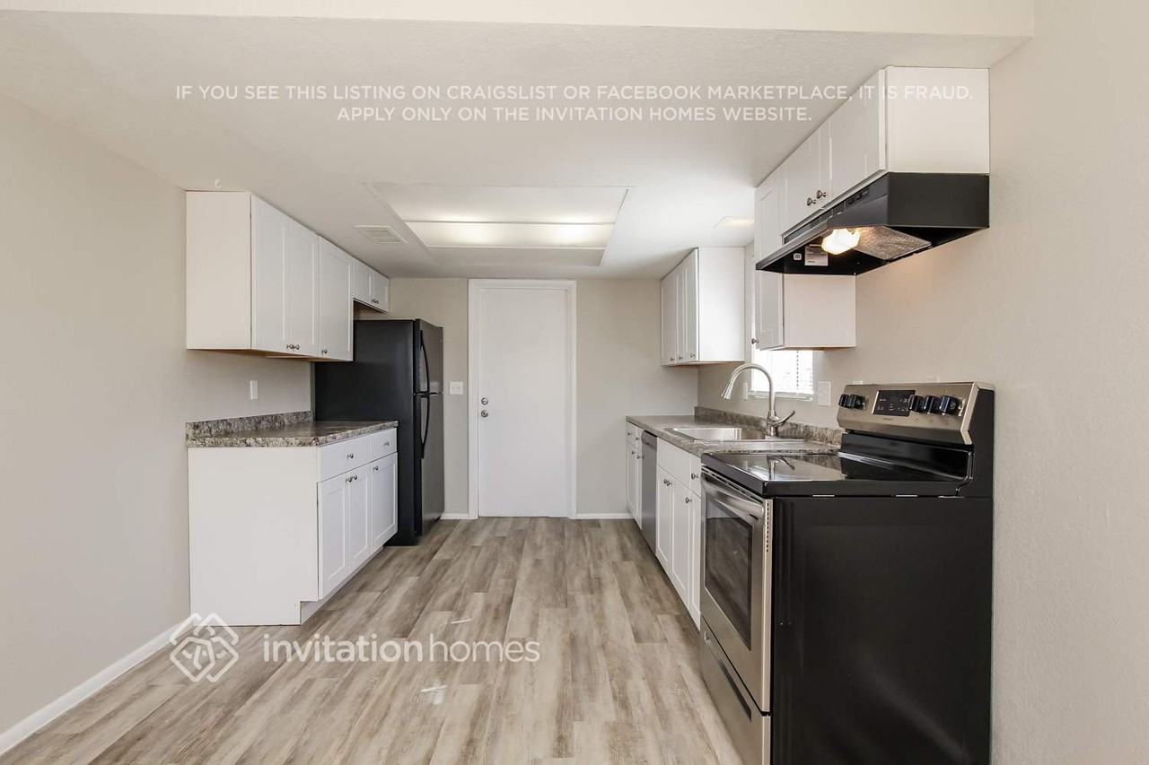 4316 North 106th Drive - Photo 6 of 15