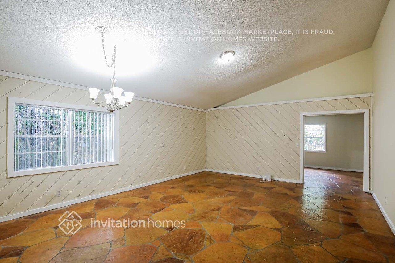 304 Sw 76th Ter - Photo 3 of 17