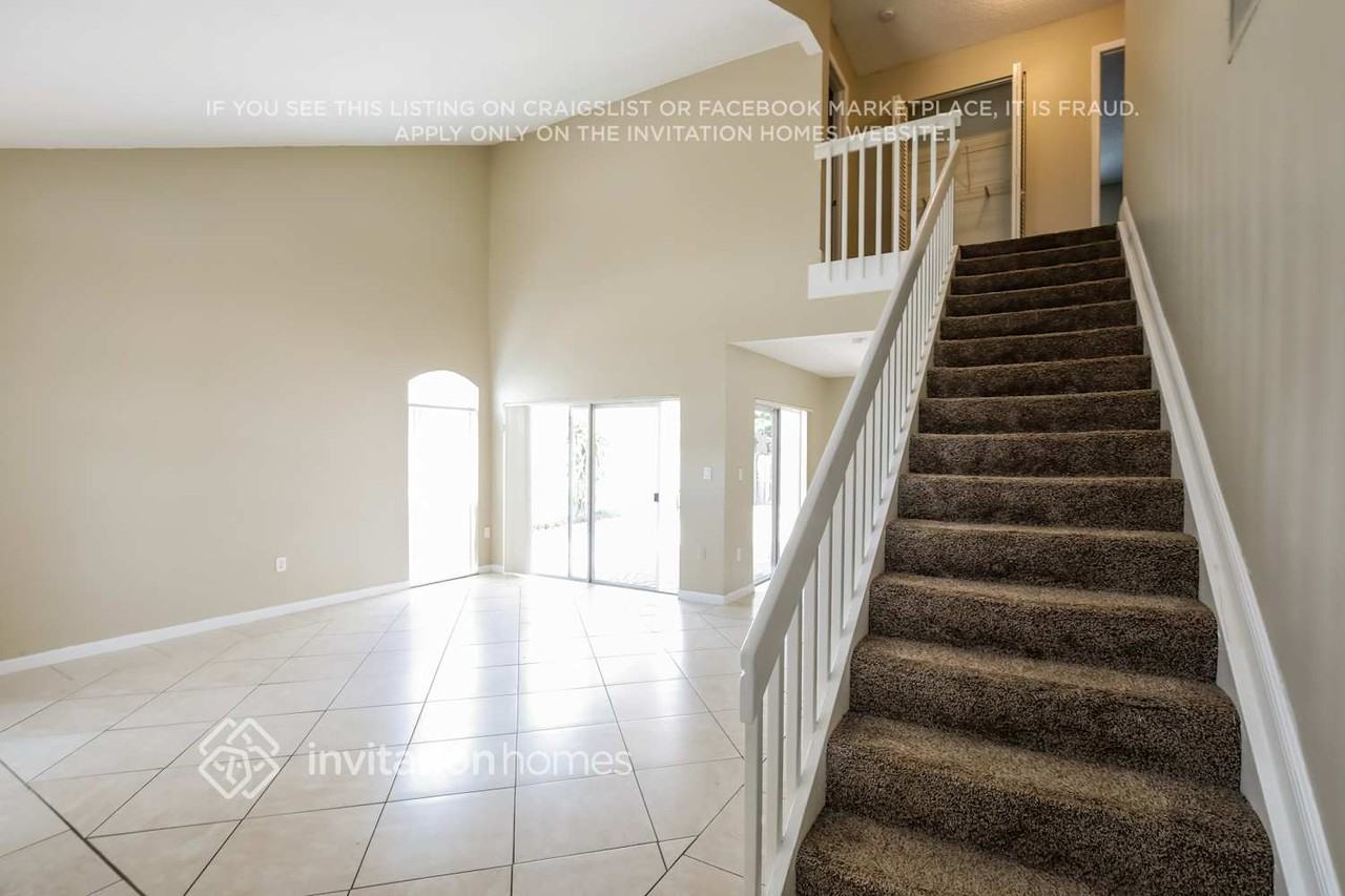 8229 Nw 199th Ter - Photo 5 of 18