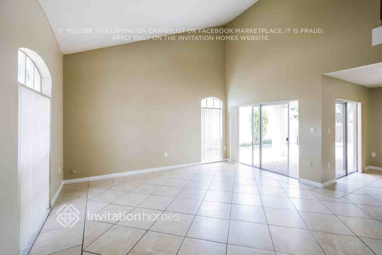 8229 Nw 199th Ter - Photo 6 of 18