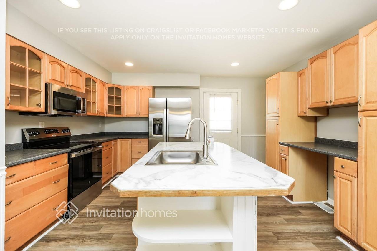 2410 Payne Cir W - Photo 7 of 19