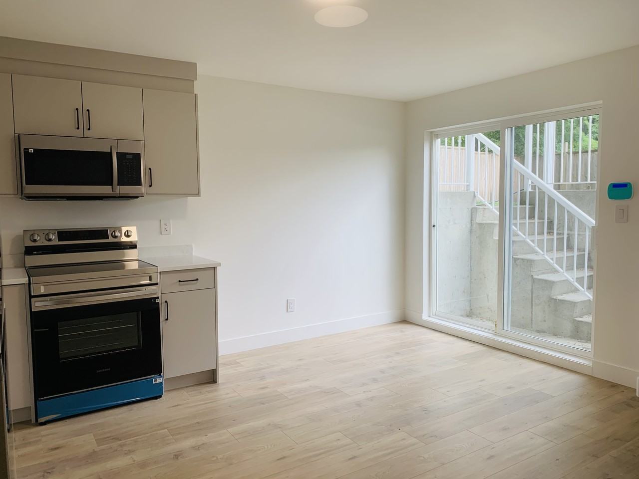 960 Rochester Avenue - Photo 2 of 14