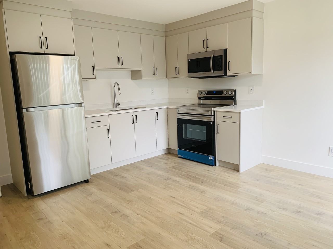 960 Rochester Avenue - Photo 3 of 14