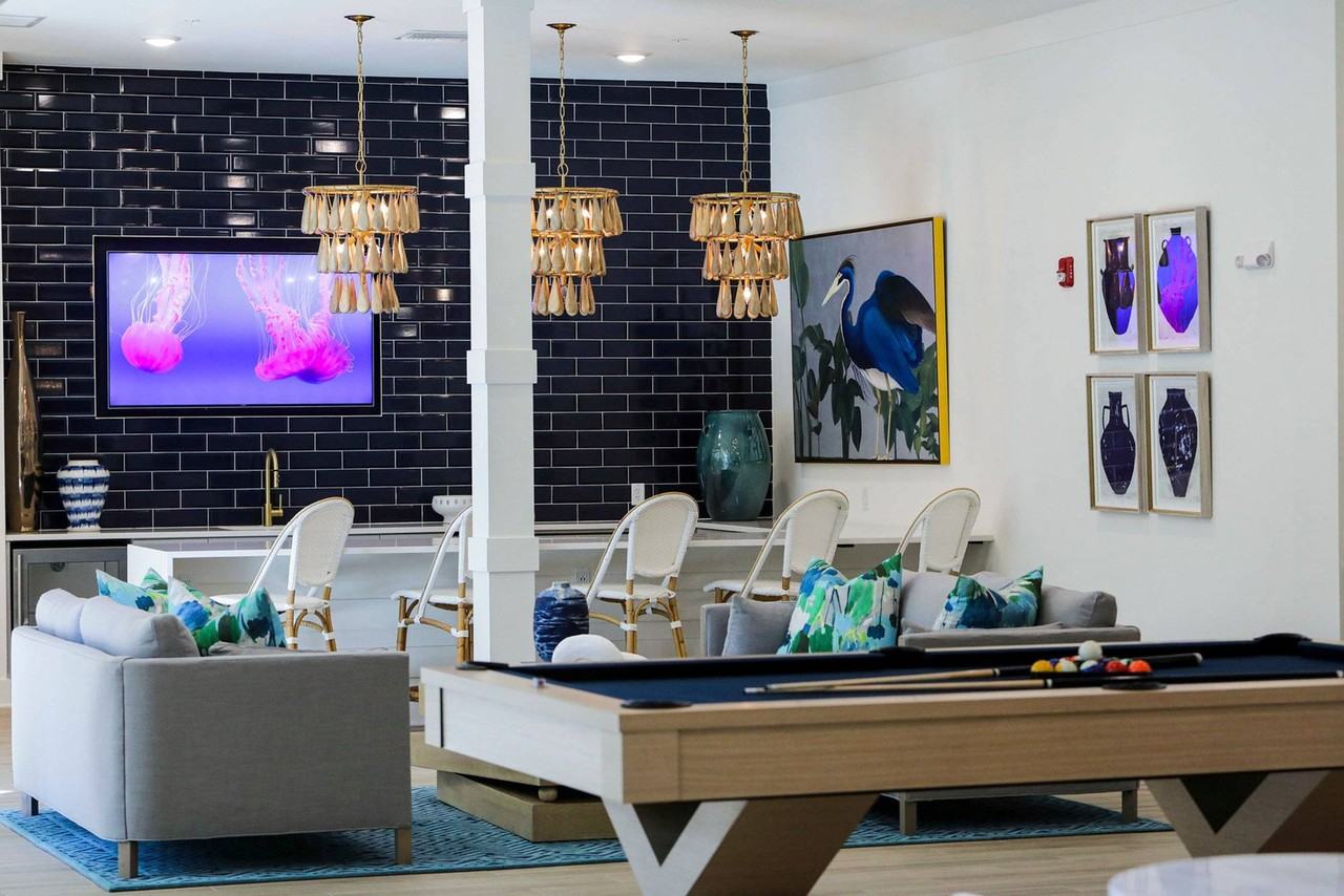 The Gray - Photo 4 of 28