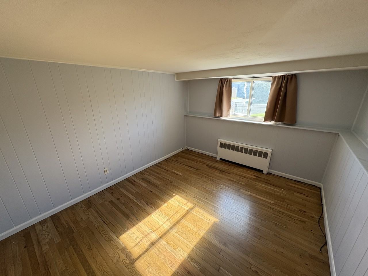 121 West 7th Street - Photo 2 of 9