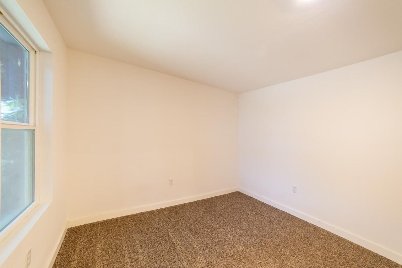 2326 Cincinnati Ave - Photo 6 of 10