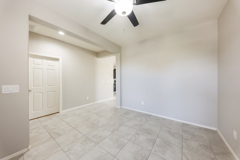 15817 W Lisbon Ln - Photo 3 of 16