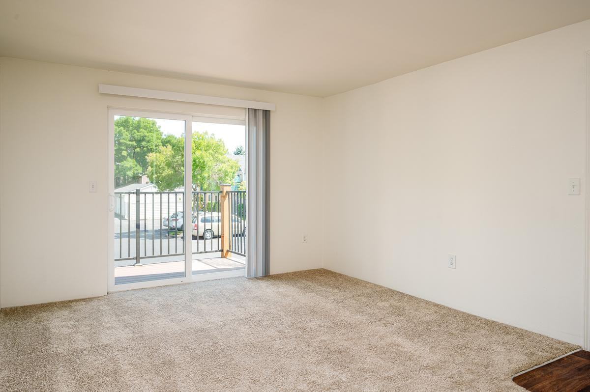1001 Ne Briarcreek Way - Photo 3 of 50