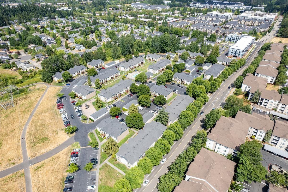 1001 Ne Briarcreek Way - Photo 6 of 50