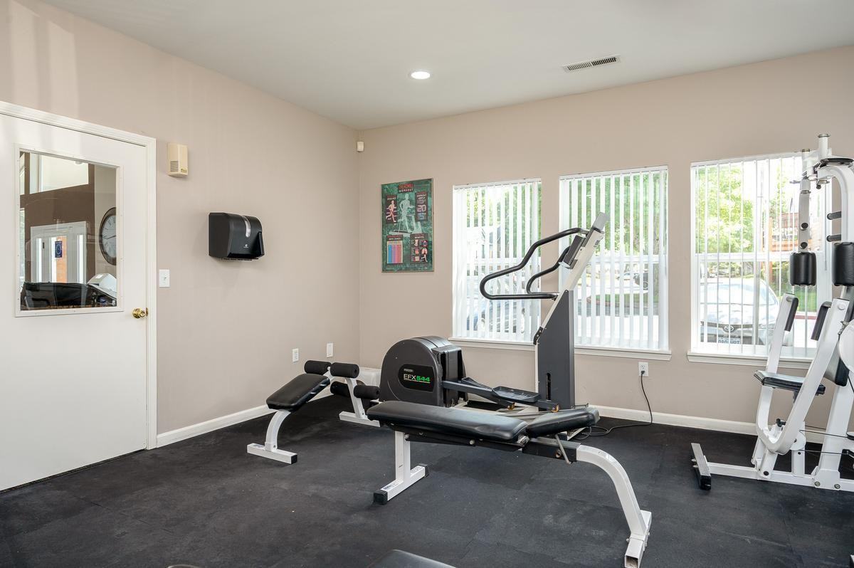 1001 Ne Briarcreek Way - Photo 4 of 50