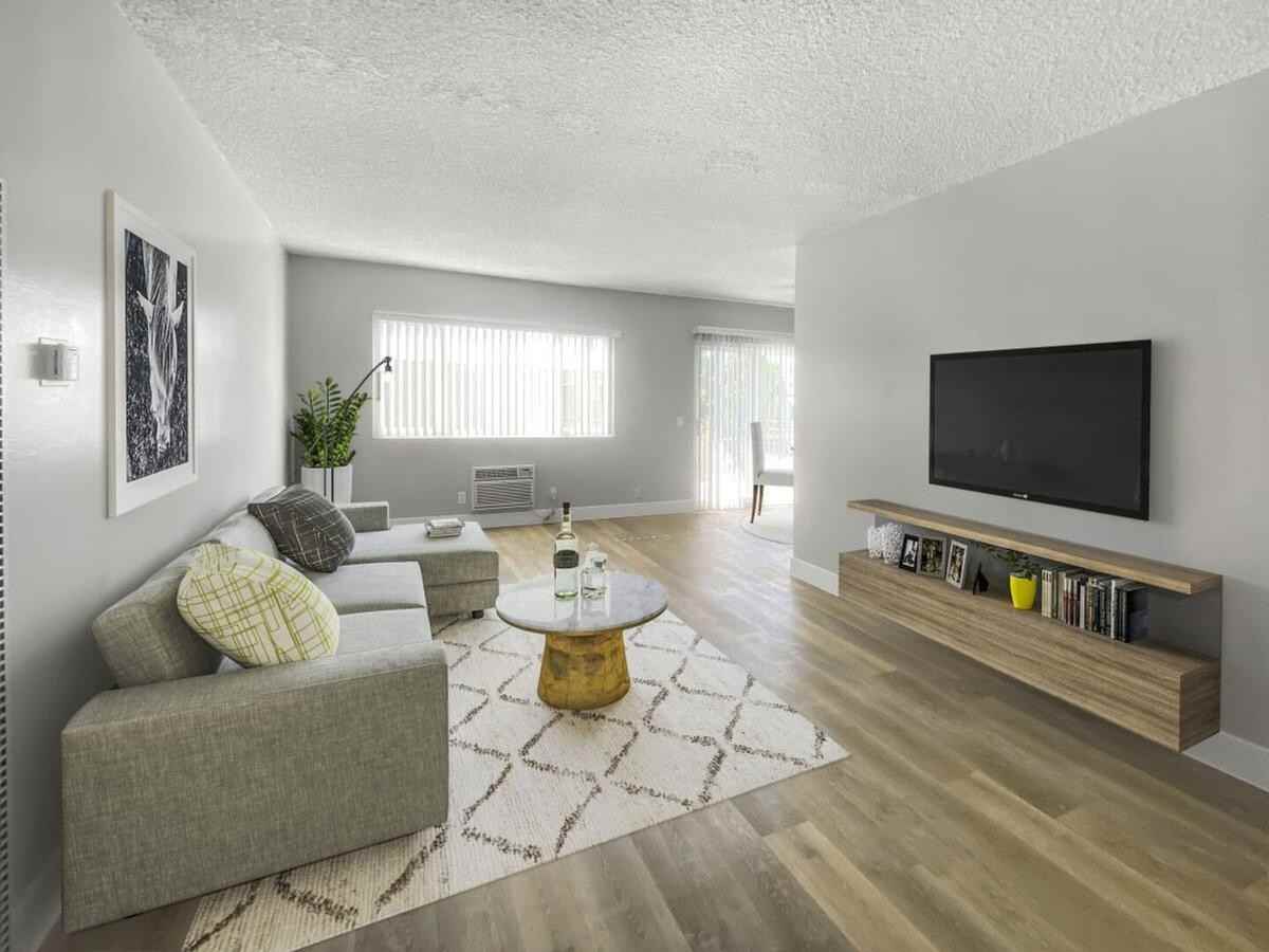 3250 Fairesta St - Photo 5 of 19