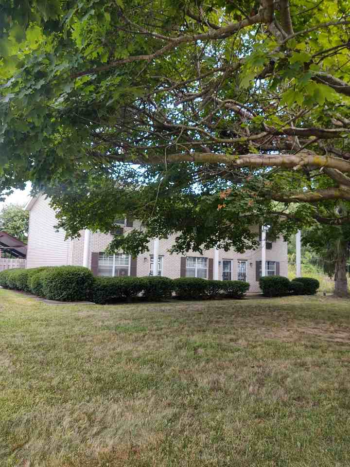 10576 Market Avenue North - Photo 2 of 8