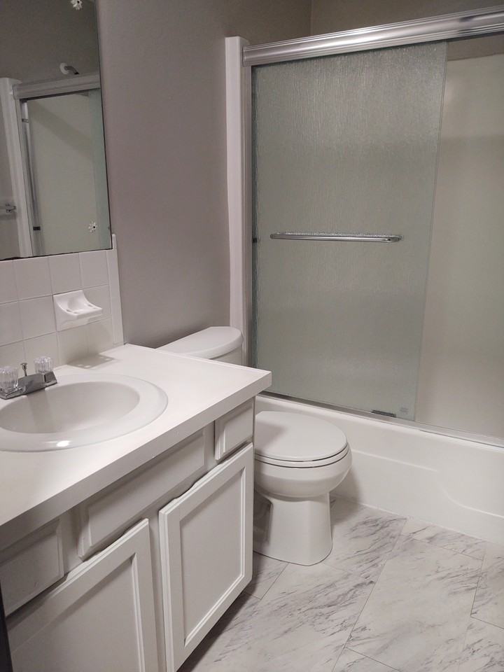 10576 Market Avenue North - Photo 5 of 8