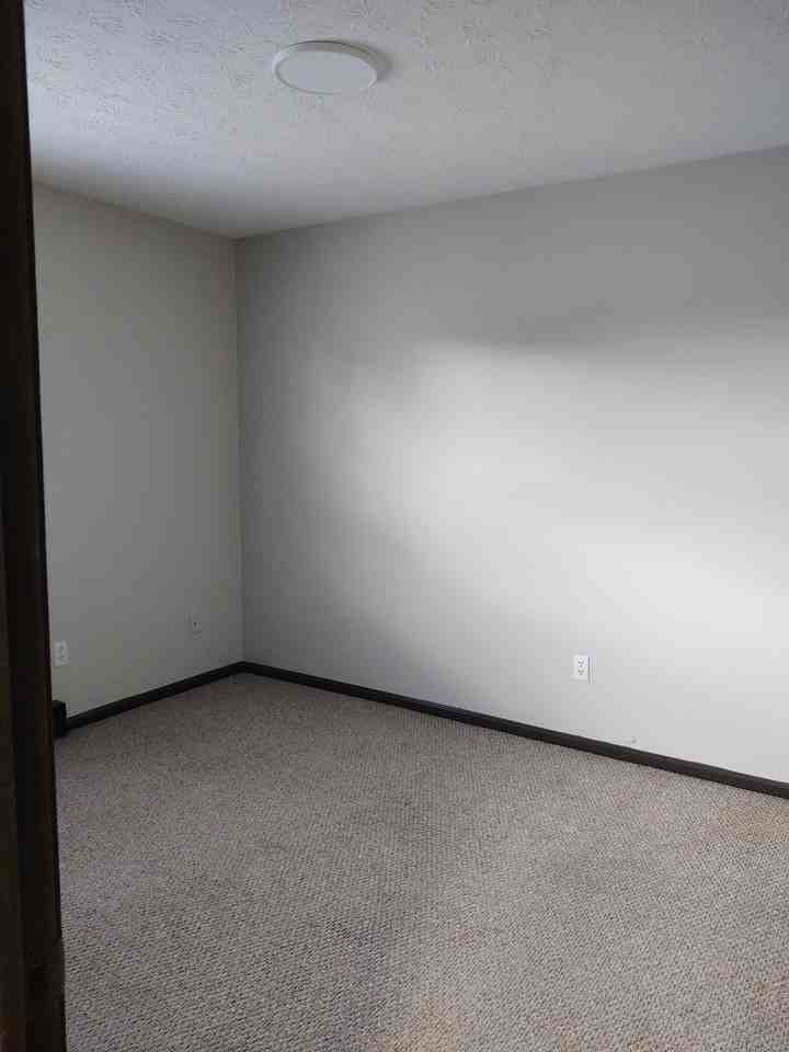 10576 Market Avenue North - Photo 6 of 8