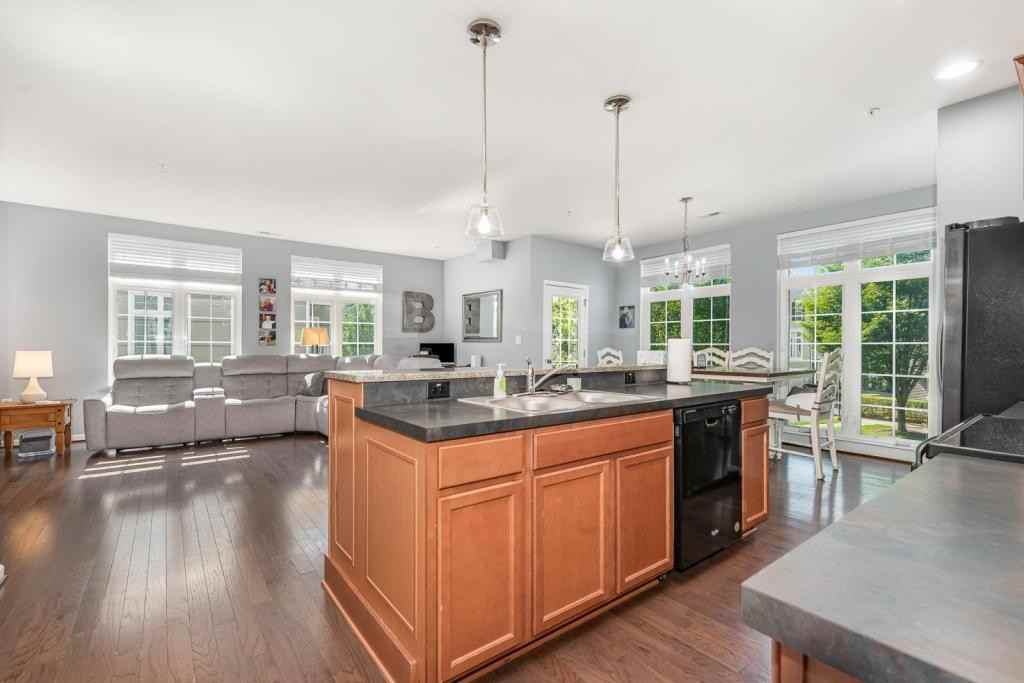 3034 Meridian Cmns - Photo 5 of 24