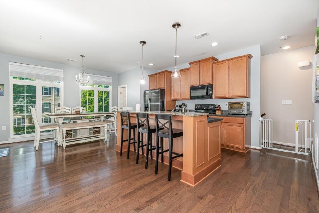3034 Meridian Cmns - Photo 7 of 24