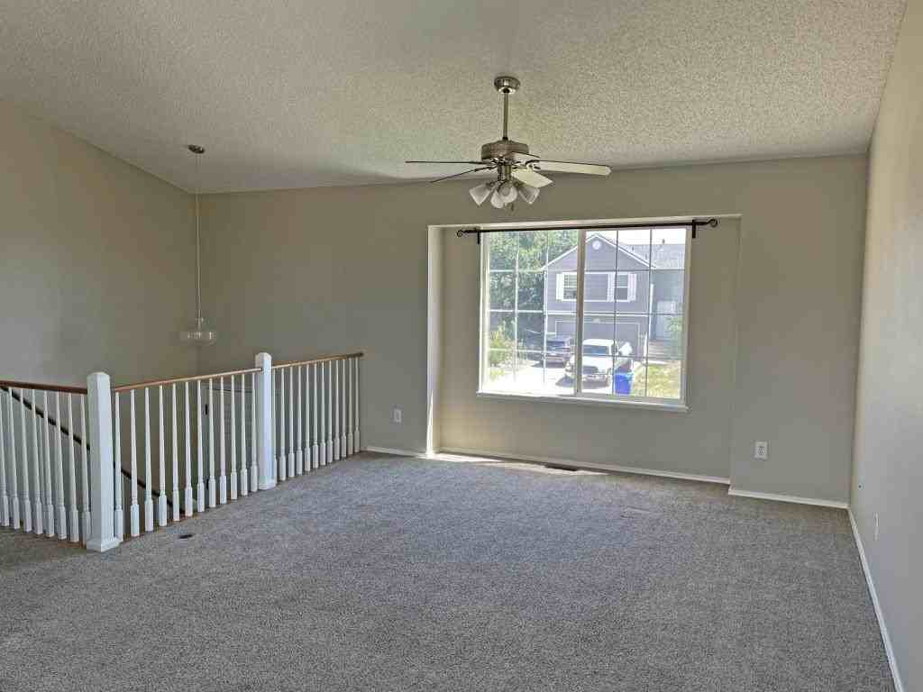 2215 Lisa Dr - Photo 2 of 29