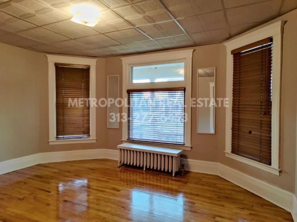 205 Cedar St - Photo 3 of 11