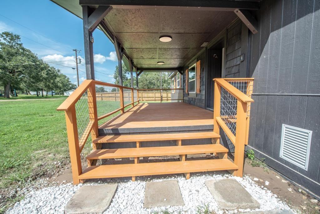 215 Shady Oak St - Photo 3 of 31