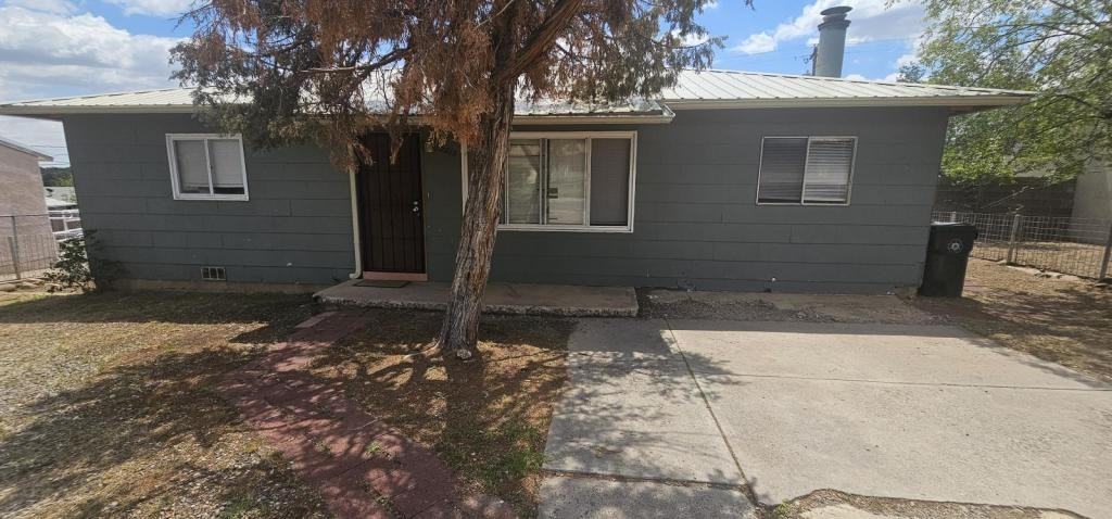 2813 N Mann Dr - Photo 2 of 20