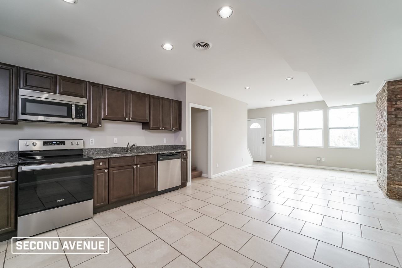 1800 Saint Patrick St - Photo 2 of 18