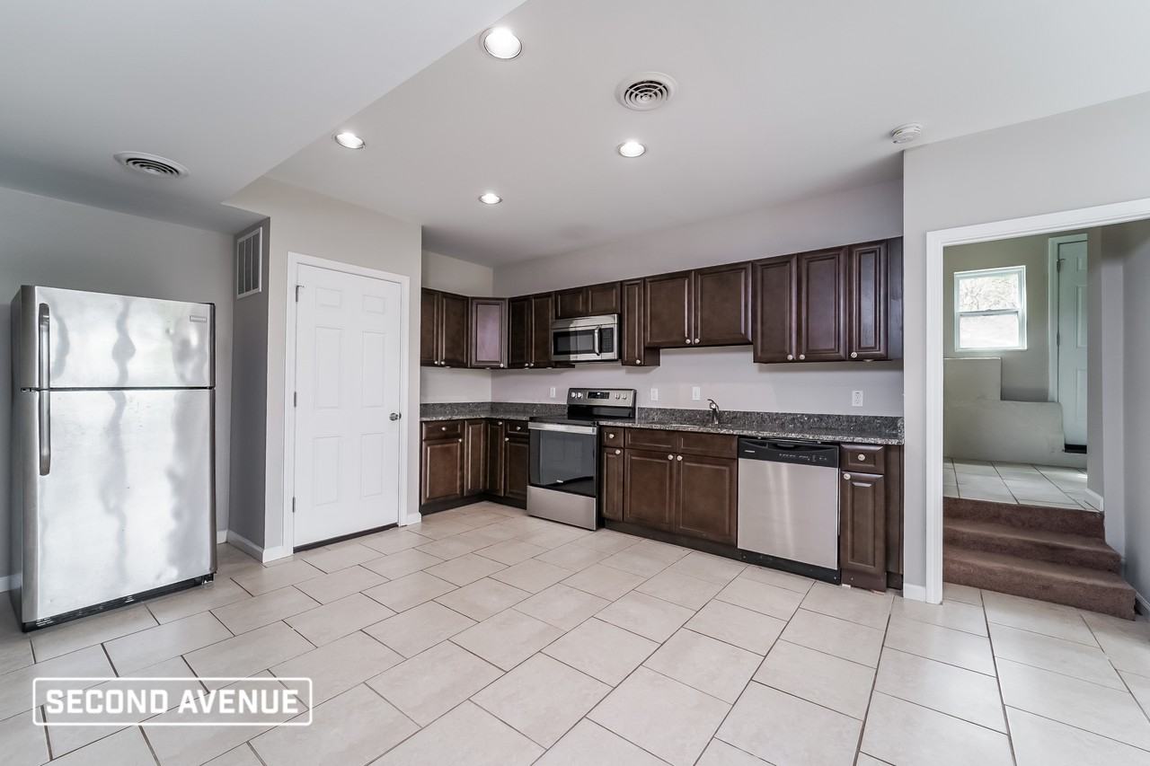 1800 Saint Patrick St - Photo 3 of 18