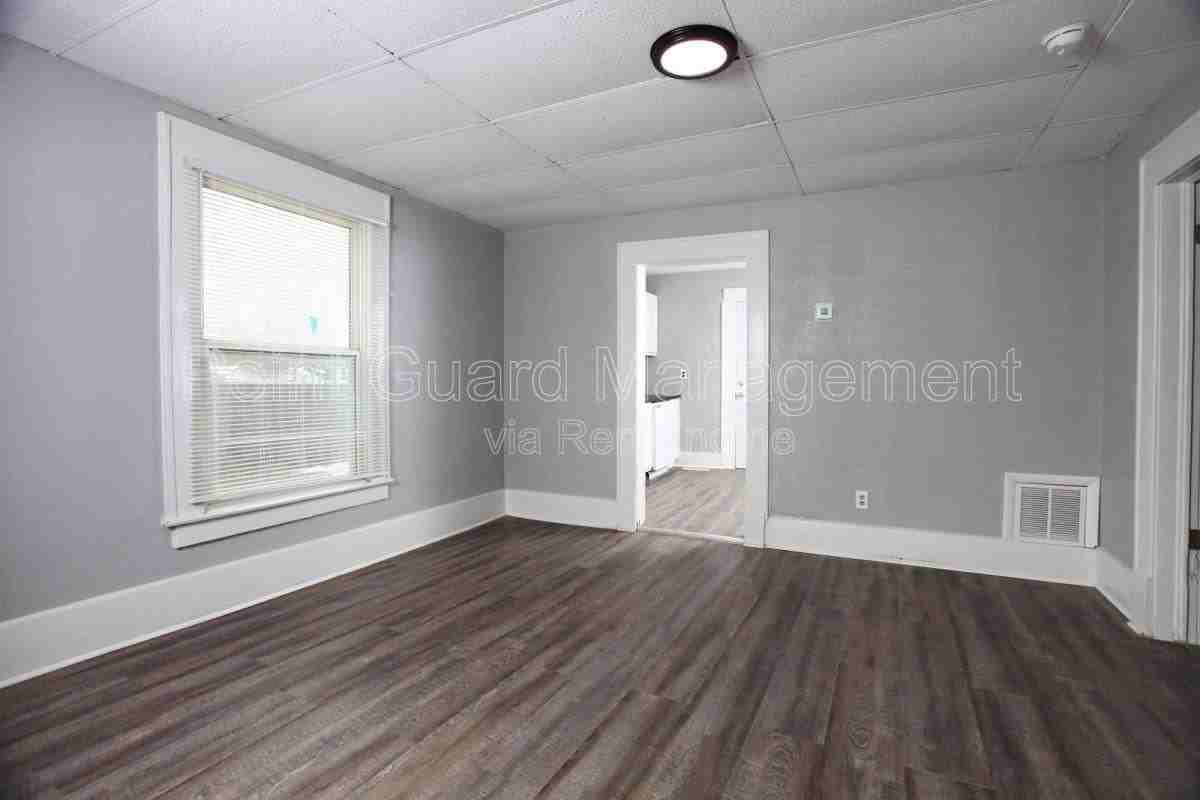 1225 S Pattie St - Photo 3 of 10