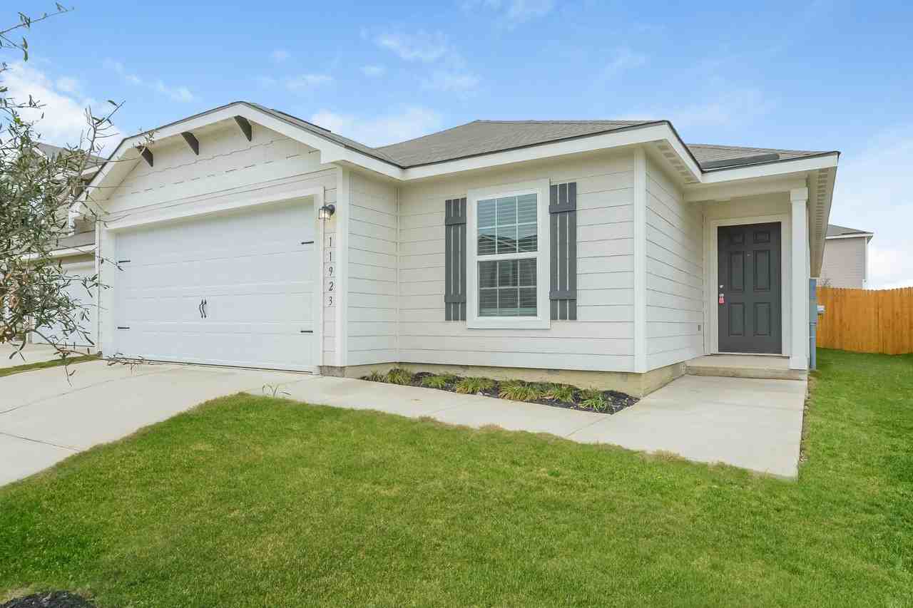 11923 Lake Park - Photo 2 of 19