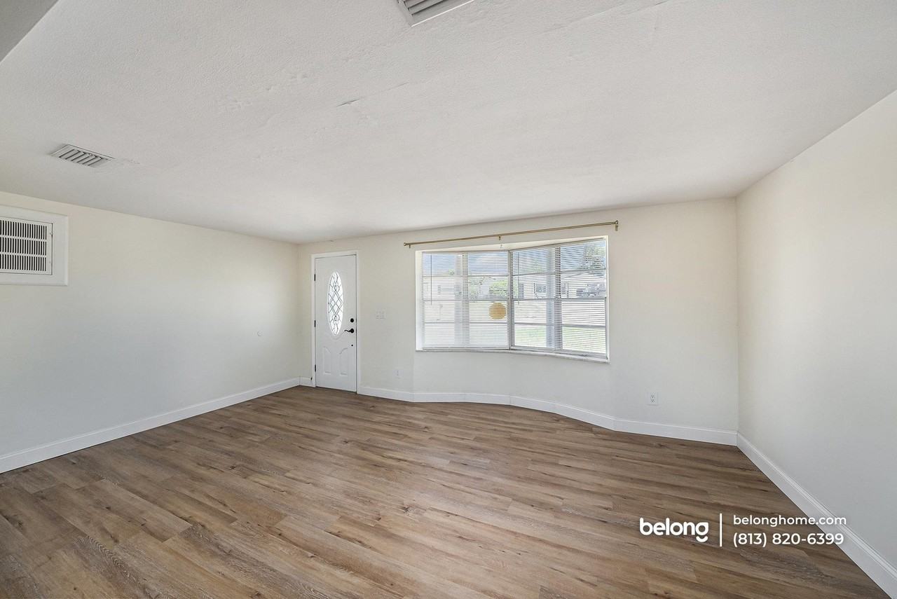3445 Briar Cliff Dr - Photo 2 of 15