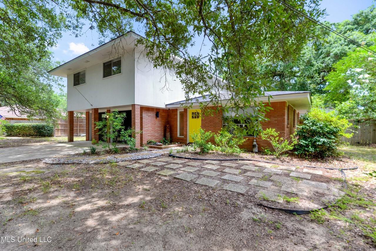 103 Palm Ave - Photo 2 of 32