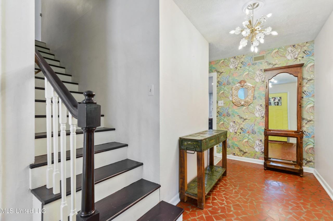 103 Palm Ave - Photo 3 of 32