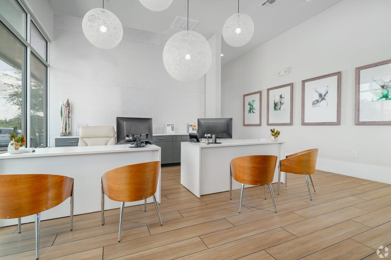 Hardy Oak - Photo 2 of 34