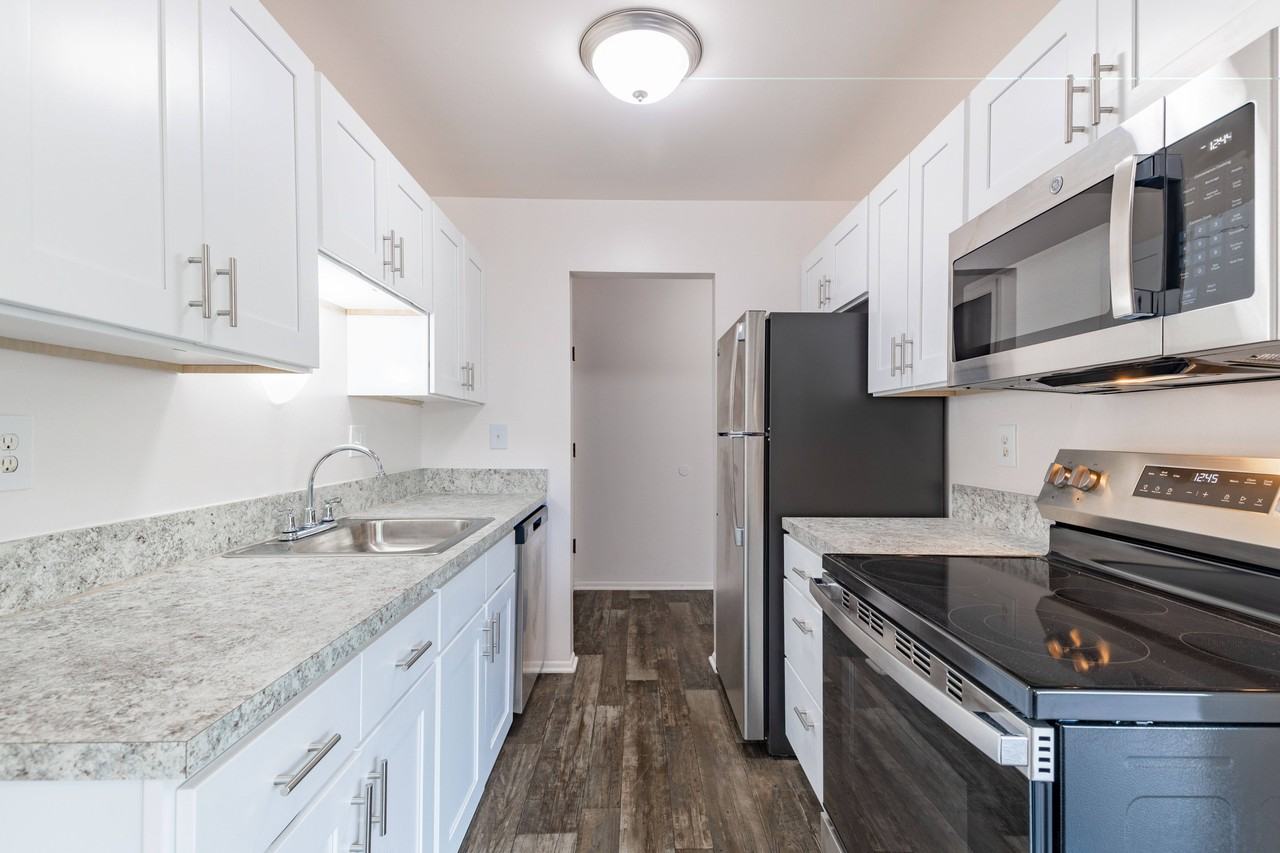 Cherry Hill Manor Apartments - Photo 2 of 13