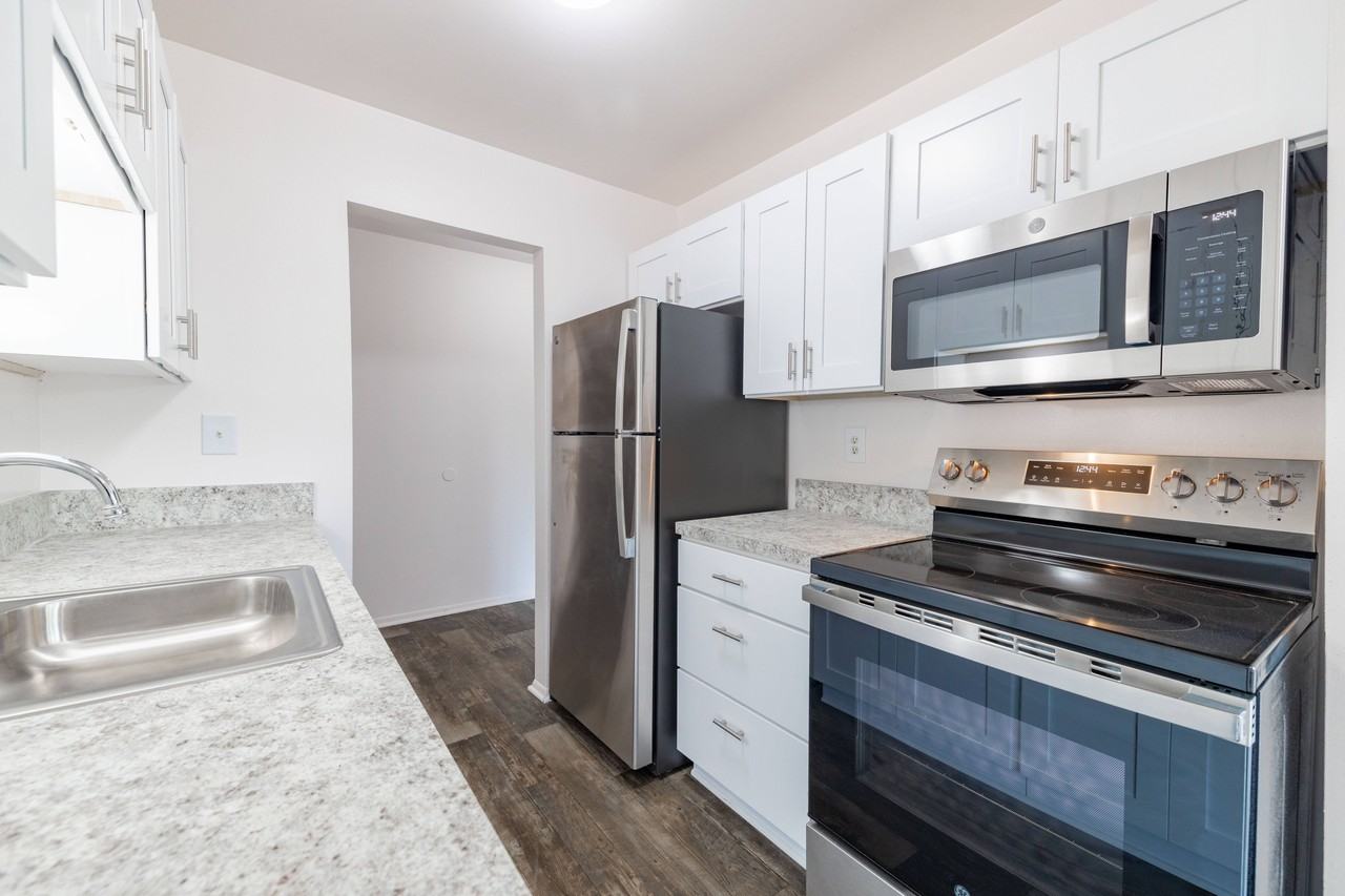 Cherry Hill Manor Apartments - Photo 3 of 13