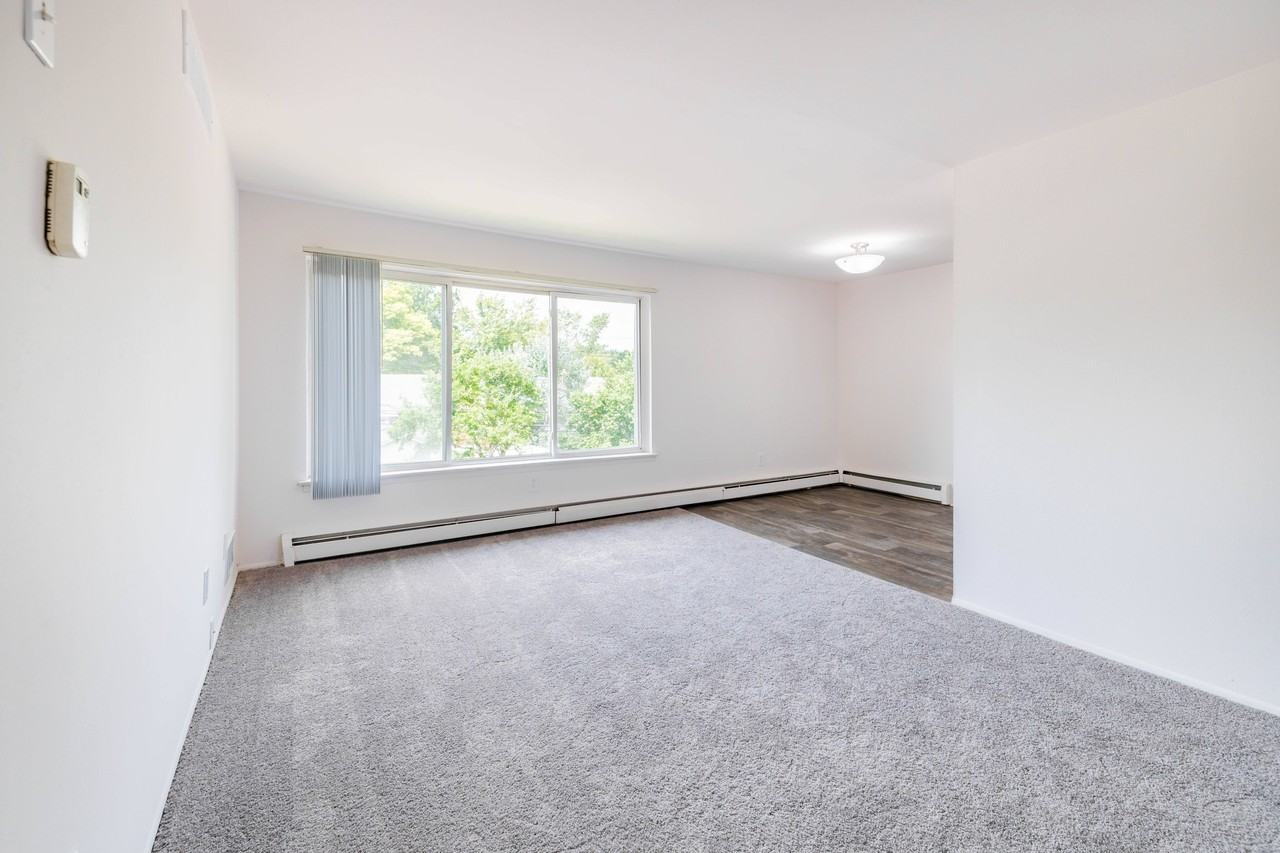 Cherry Hill Manor Apartments - Photo 7 of 13