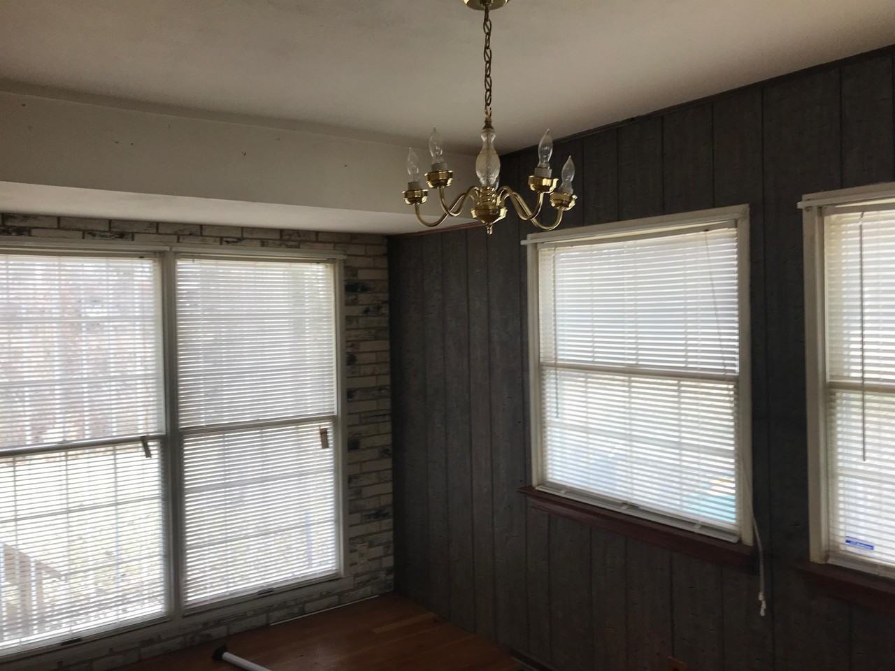 221 Ben Nevis Rd - Photo 2 of 7