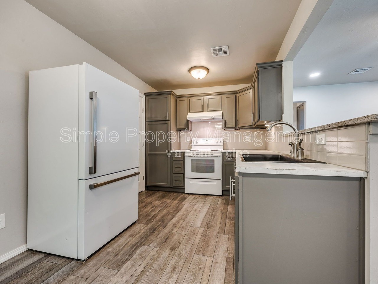 215 W Kittyhawk Dr - Photo 7 of 16