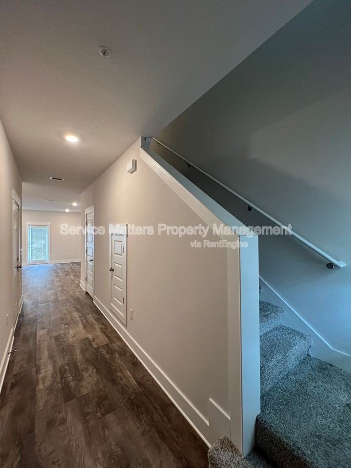 1615 Iroquois Ct - Photo 4 of 39
